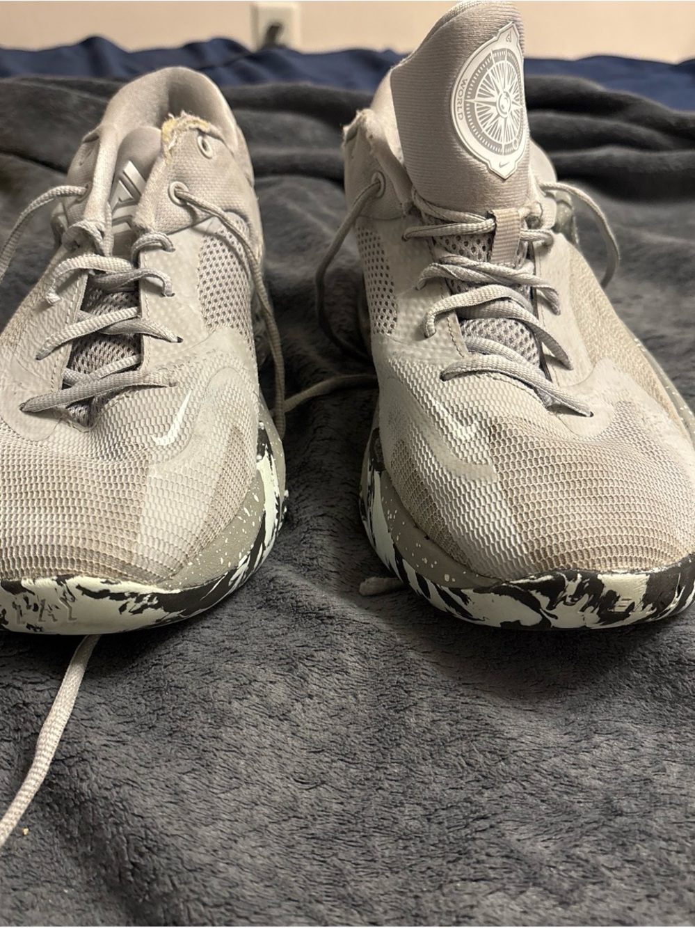Nike Men's Light Gray Athletic Sneakers with Black-and-White Marbled Sole